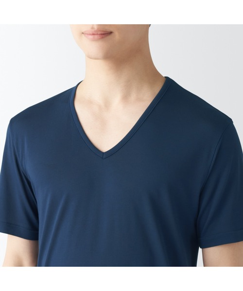 無印良品(ムジルシリョウヒン)の「紳士 ひんやりなめらか Vネック半袖Tシャツ(インナーウェア/肌着・メンズ・ネイビー/ホワイト/スモーキーグリーン系/ブラック/グレー・XL/L/M/S/XS)」の9枚目の写真