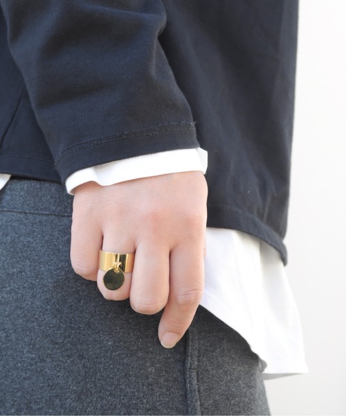 ieLS(イエルズ)の「金属アレルギー対応「ieLS」ステンレス プレートリング(リング・メンズ・ゴールド・ONE SIZE)」の2枚目の写真
