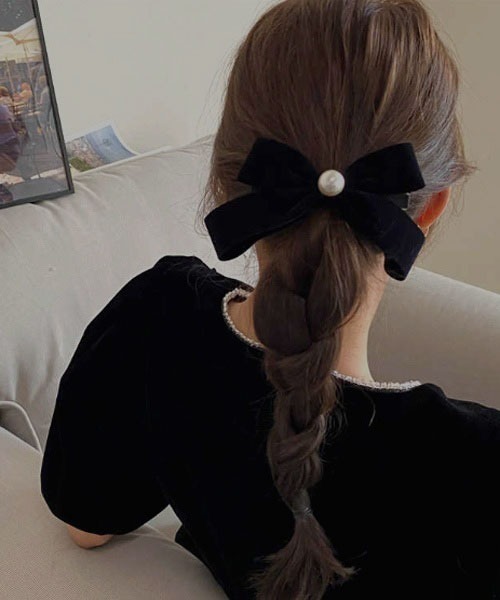 Mayree(メイリー)の「【resonance】ベロア×パール レトロリボン バレッタ【オケージョン】(バレッタ/ヘアクリップ・レディース・ブラック・FREE)」の6枚目の写真