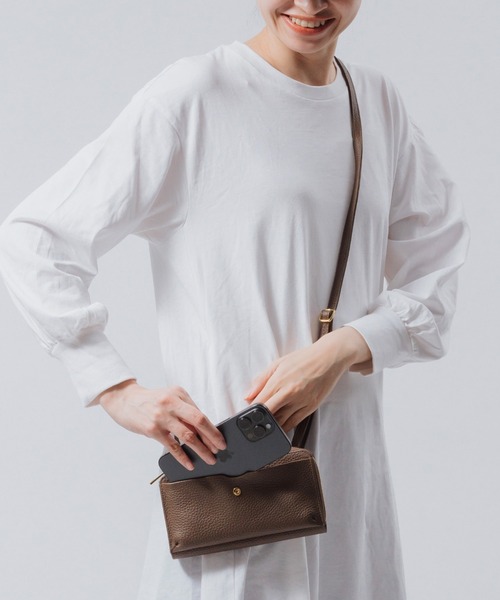 MURA(ムラ)の「フルグレイン シュリンクレザー L字ファスナー財布付き 横型スマホショルダー(ショルダーバッグ・レディース・グレー/ブラック/ベージュ/ブラウン/グリーン・FREE)」の4枚目の写真