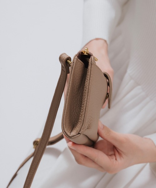 MURA(ムラ)の「フルグレイン シュリンクレザー L字ファスナー財布付き 横型スマホショルダー(ショルダーバッグ・レディース・グレー/ブラック/ベージュ/ブラウン/グリーン・FREE)」の16枚目の写真