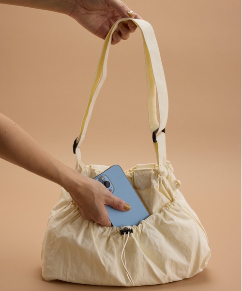 y/m(イム)の「ドロストナイロン2WayBAG(ショルダーバッグ・レディース・ブラック/ブルー/アイボリー・FREE)」の19枚目の写真