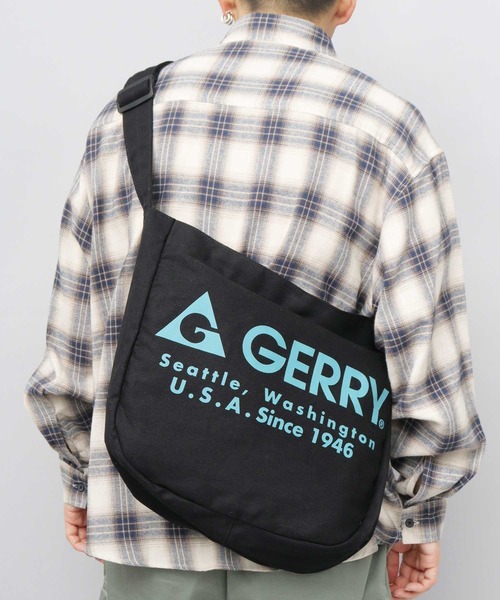GERRY(ジェリー)の「ロゴプリント キャンバス ショルダーバッグ(ショルダーバッグ・メンズ・ブラック/オフホワイト・FREE)」の5枚目の写真
