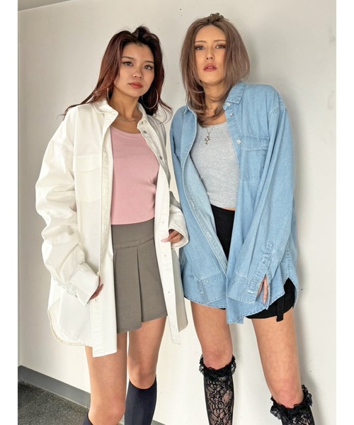 EGOIST（エゴイスト）の「バックロゴライトデニムシャツ（シャツ/ブラウス・レディース・ホワイト/ブルー・FREE）」の4枚目の写真