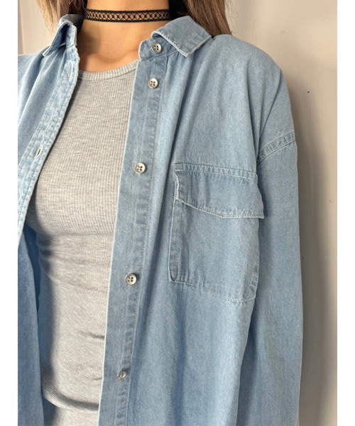 EGOIST（エゴイスト）の「バックロゴライトデニムシャツ（シャツ/ブラウス・レディース・ホワイト/ブルー・FREE）」の8枚目の写真