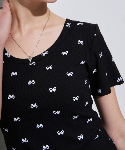 リボン柄クロップドトップス（Tシャツ/カットソー）｜MOCOA'S
