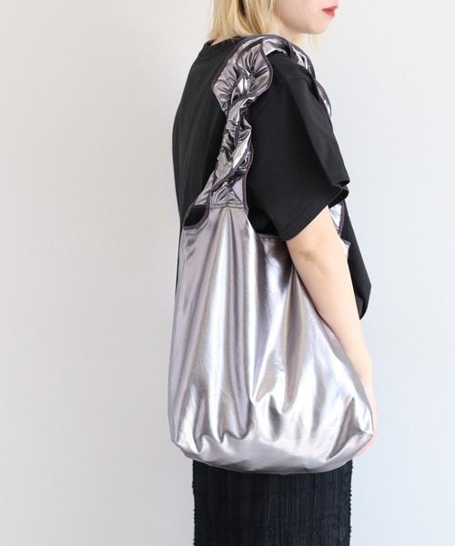 cepo(セポ)の「メタリックフリルバッグ(トートバッグ・レディース・シルバー/シルバー系その他・FREE)」の2枚目の写真