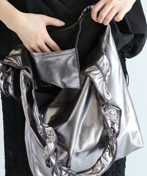 cepo(セポ)の「メタリックフリルバッグ(トートバッグ・レディース・シルバー/シルバー系その他・FREE)」の13枚目の写真