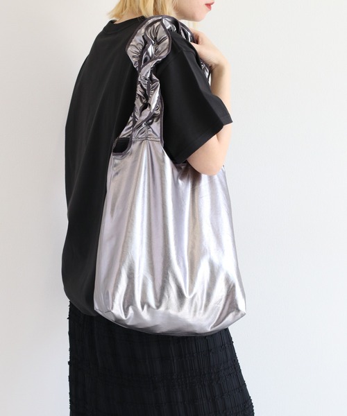 cepo(セポ)の「メタリックフリルバッグ(トートバッグ・レディース・シルバー/シルバー系その他・FREE)」の9枚目の写真