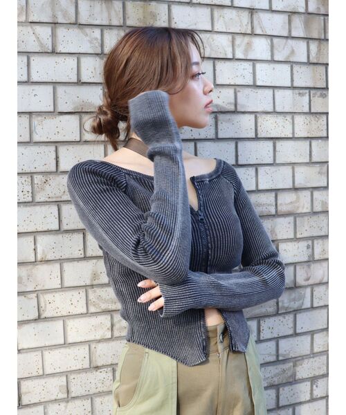 EVRIS(エヴリス)の「ピグメントジップオフショルニットトップス(ニット/セーター・レディース・ネイビー/ベージュ/ブラック/オレンジ・FREE)」の22枚目の写真