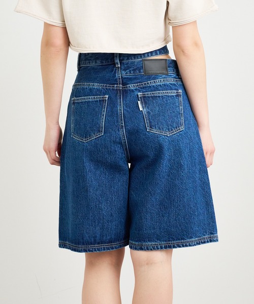 ANNA SUI NYC（アナ スイ エヌ ワイ シー）の「ANNA SUI NYC ウエストスラッシュ ハーフデニムパンツ（デニムパンツ・レディース・ライトブルー/ブルー・S/M）」の21枚目の写真