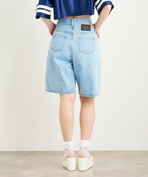 ANNA SUI NYC（アナ スイ エヌ ワイ シー）の「ANNA SUI NYC ウエストスラッシュ ハーフデニムパンツ（デニムパンツ・レディース・ライトブルー/ブルー・S/M）」の4枚目の写真