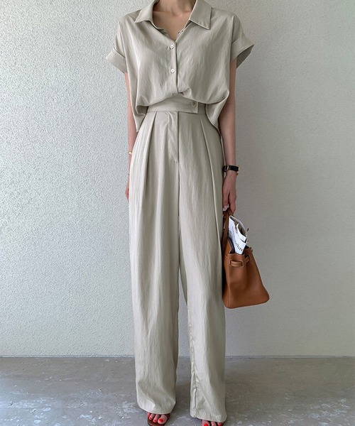 Doula Doula（ドゥーラドゥーラ）の「セットアップ フレンチスリーブシャツ&タックパンツ 2点セット（セットアップ・レディース・ベージュ/ネイビー・FREE）」の3枚目の写真