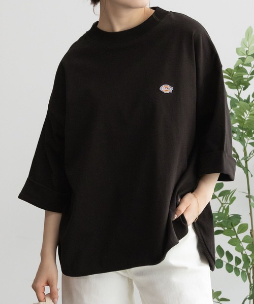 Dickies(ディッキーズ)の「Dickies ディッキーズ ワンポイント刺繍ロールアップTシャツ(Tシャツ/カットソー・レディース・アイボリー/ブラック/オレンジ/グリーン・フリー)」の1枚目の写真