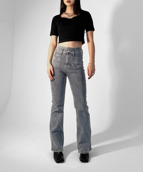 LVEU.(ラブユ.)の「【LVEU.】ハートネック半袖トップス / トップス カットソー ハートネック 半袖 コンパクト ショート クロップド ブラック ブルー(Tシャツ/カットソー・レディース・ブラック/ブルー・FREE)」の4枚目の写真