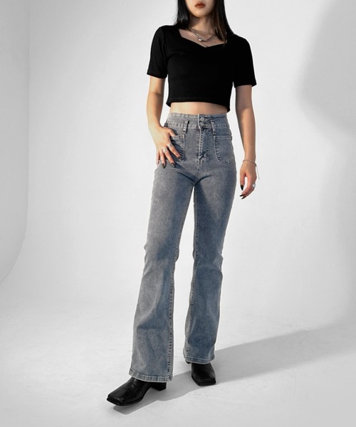 LVEU.(ラブユ.)の「【LVEU.】ハートネック半袖トップス / トップス カットソー ハートネック 半袖 コンパクト ショート クロップド ブラック ブルー(Tシャツ/カットソー・レディース・ブラック/ブルー・FREE)」の5枚目の写真