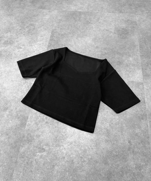LVEU.(ラブユ.)の「【LVEU.】ハートネック半袖トップス / トップス カットソー ハートネック 半袖 コンパクト ショート クロップド ブラック ブルー(Tシャツ/カットソー・レディース・ブラック/ブルー・FREE)」の22枚目の写真