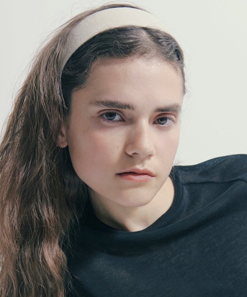 IRIS47（イリスフォーセブン）の「【IRIS 47】linen frame head band/リネンフレーム ヘッドバンド（カチューシャ・レディース・ブラック/ブルー/ベージュ・FREE）」の2枚目の写真