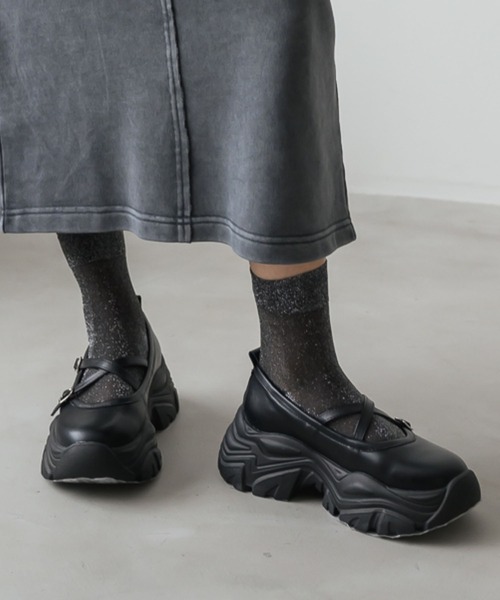 RETRO GIRL(レトロガール)の「クロスベルトスニーカー(スニーカー・レディース・その他1/シルバー/ブラック・LARGE/MEDIUM)」の6枚目の写真