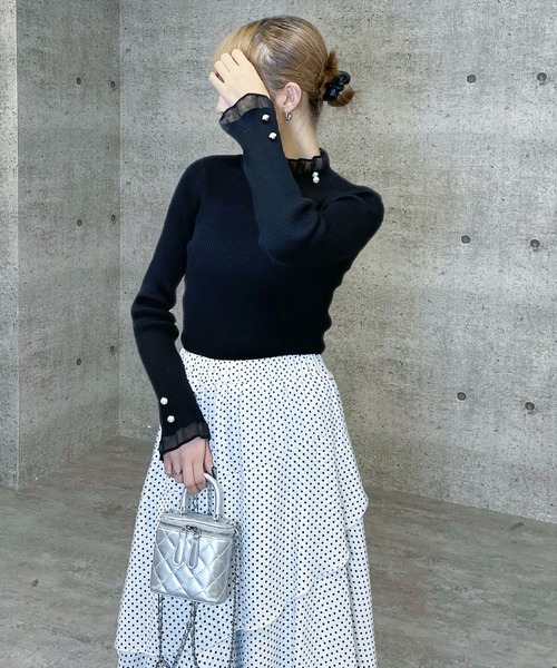 clear（クリア）の「シアーフリルネック長袖ニットトップス [オフィスカジュアル 着回し抜群 大人 カジュアル]≪2024AW新作≫（ニット/セーター・レディース・ブラック/ピンク/アイボリー/サックスブルー・F）」の19枚目の写真