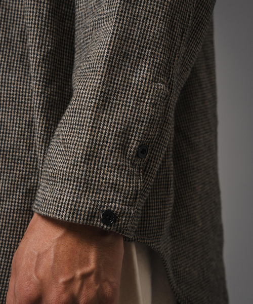 EDIFICE（エディフィス）の「CONFFECT EDIFICE TWEEDY COTTON Crew Shirt（シャツ/ブラウス・メンズ・ベージュ・MEDIUM/LARGE）」の3枚目の写真