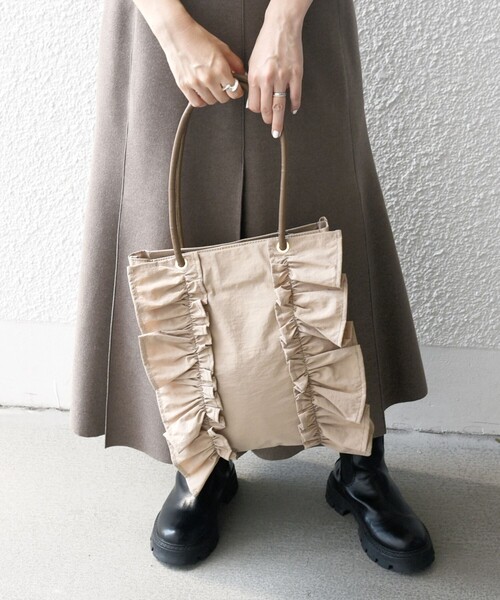 SHIPS any（シップス エニィ）の「SHIPS any: A4 サイド フリル スクエア トートバッグ（トートバッグ・レディース・ブラック/ライトグレー/ベージュ・ONE SIZE）」の10枚目の写真