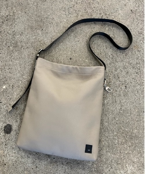 waku(ワク)の「WK-0091 waku シンプルショルダー Lサイズ(ショルダーバッグ・メンズ・グレー/ネイビー/ブラック・FREE)」の15枚目の写真