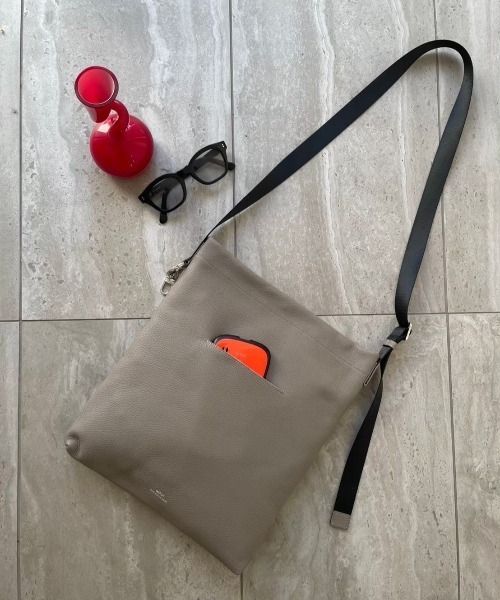 waku(ワク)の「WK-0091 waku シンプルショルダー Lサイズ(ショルダーバッグ・メンズ・グレー/ネイビー/ブラック・FREE)」の16枚目の写真