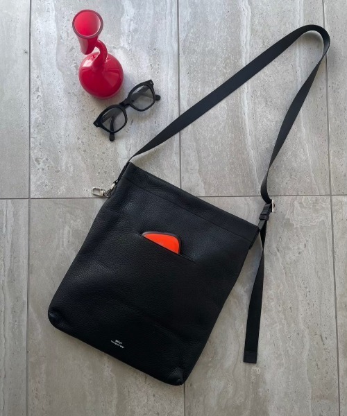 waku(ワク)の「WK-0091 waku シンプルショルダー Lサイズ(ショルダーバッグ・メンズ・グレー/ネイビー/ブラック・FREE)」の12枚目の写真