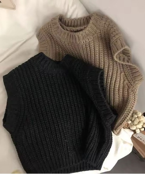 Bambin(ボンバン)の「【 Bambin / ボンバン 】 クルーネック ニット ベスト(ベスト・キッズ・アッシュブラウン/ブラック・130/120/110/100)」の1枚目の写真