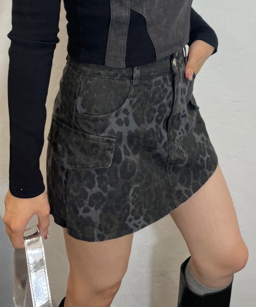 ROGER AND RAW(ロジャーアンドロウ)の「レオパード柄ミニスカパン(その他パンツ・レディース・ブラック/ベージュ・MEDIUM/SMALL)」の11枚目の写真