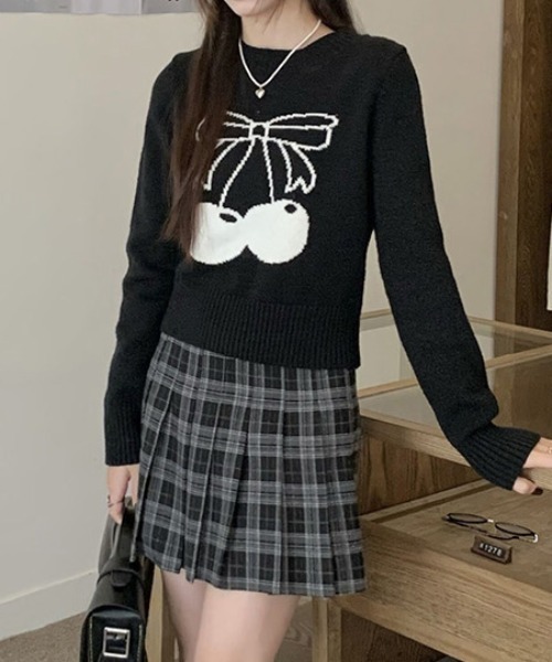 Vipoa(ヴィポア)の「girly cherry セーター(ニット/セーター・レディース・レッド/ブラック・FREE)」の2枚目の写真