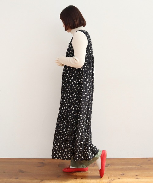 CHILD WOMAN(チャイルドウーマン)の「チェリー風通ジャガード スクエアネック ノースリワンピース(ワンピース・レディース・ブラック・FREE)」の9枚目の写真