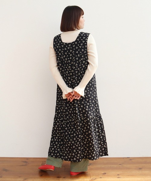 CHILD WOMAN(チャイルドウーマン)の「チェリー風通ジャガード スクエアネック ノースリワンピース(ワンピース・レディース・ブラック・FREE)」の10枚目の写真