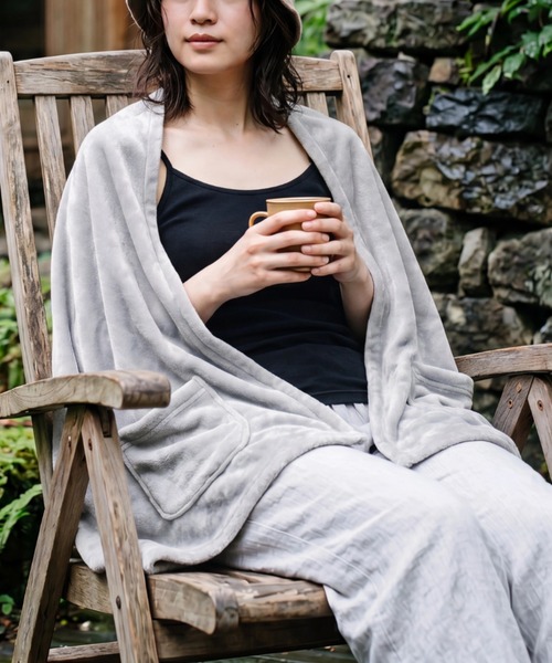 TETERA(テテラ)の「【TETERA/テテラ】ポンチョブランケット TETE24-002(ポンチョ・レディース・ブラック/ライトグレー/ライトベージュ・FREE)」の3枚目の写真