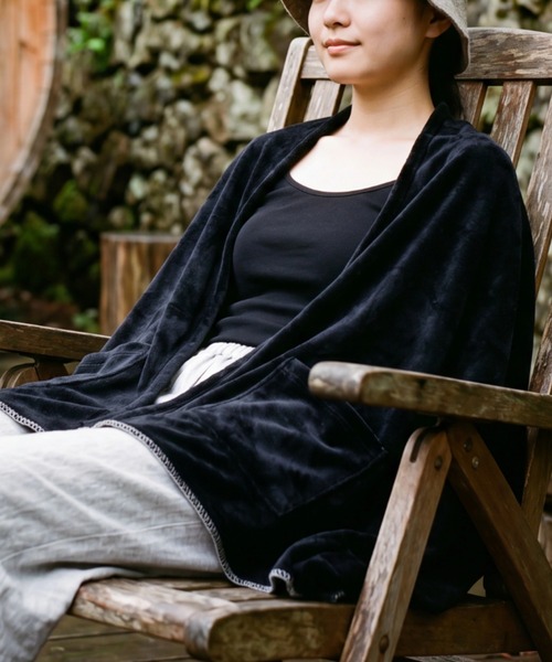 TETERA(テテラ)の「【TETERA/テテラ】ポンチョブランケット TETE24-002(ポンチョ・レディース・ブラック/ライトグレー/ライトベージュ・FREE)」の2枚目の写真