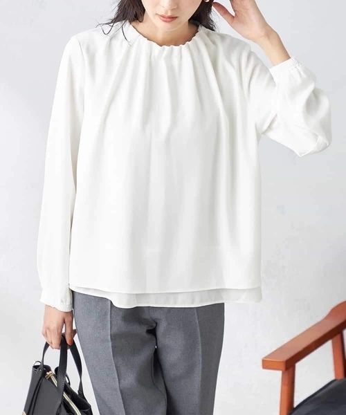 a.v.v(アーヴェヴェ)の「【洗える/ストレッチ】タックネックレイヤードブラウス(シャツ/ブラウス・レディース・ネイビー/ブラウン/ホワイト・34/36/38/40/42)」の2枚目の写真