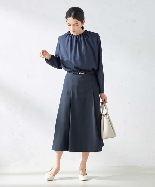 a.v.v(アーヴェヴェ)の「【洗える/ストレッチ】タックネックレイヤードブラウス(シャツ/ブラウス・レディース・ネイビー/ブラウン/ホワイト・34/36/38/40/42)」の4枚目の写真