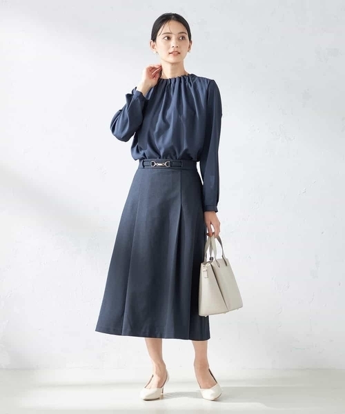 a.v.v(アーヴェヴェ)の「【洗える/ストレッチ】タックネックレイヤードブラウス(シャツ/ブラウス・レディース・ネイビー/ブラウン/ホワイト・34/36/38/40/42)」の5枚目の写真