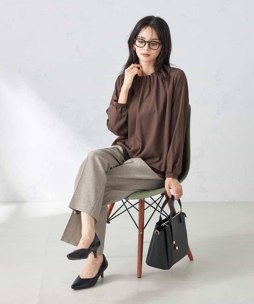 a.v.v(アーヴェヴェ)の「【洗える/ストレッチ】タックネックレイヤードブラウス(シャツ/ブラウス・レディース・ネイビー/ブラウン/ホワイト・34/36/38/40/42)」の17枚目の写真