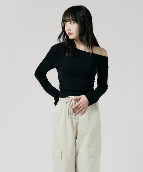 Chick(チック)の「side gathered off-the-shoulder / サイドギャザーオフショルダー(Tシャツ/カットソー・レディース・ホワイト/グレー/ブラック/バーガンディー/ブラウン・FREE)」の14枚目の写真