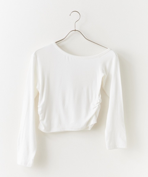 Chick(チック)の「side gathered off-the-shoulder / サイドギャザーオフショルダー(Tシャツ/カットソー・レディース・ホワイト/グレー/ブラック/バーガンディー/ブラウン・FREE)」の6枚目の写真