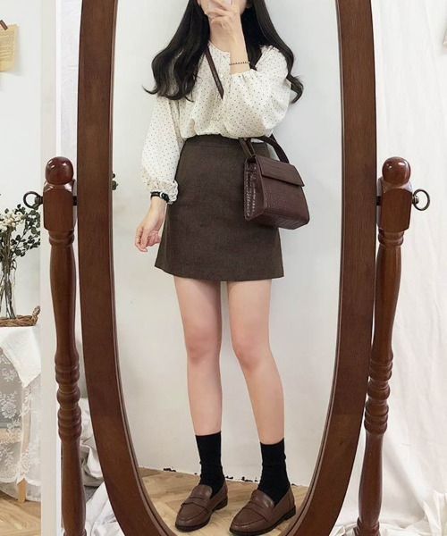 SEU（エスイーユー）の「ドット柄ノーカラー七分袖ブラウス サマーシャツ オフィスでもオシャレを楽しめる オフィスカジュアル きれいめカジュアル（シャツ/ブラウス・レディース・ベージュ/ブラック・フリー）」の17枚目の写真