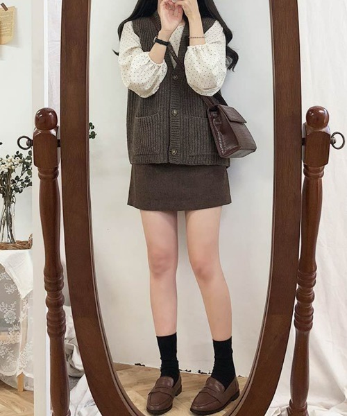 SEU（エスイーユー）の「ドット柄ノーカラー七分袖ブラウス サマーシャツ オフィスでもオシャレを楽しめる オフィスカジュアル きれいめカジュアル（シャツ/ブラウス・レディース・ベージュ/ブラック・フリー）」の5枚目の写真