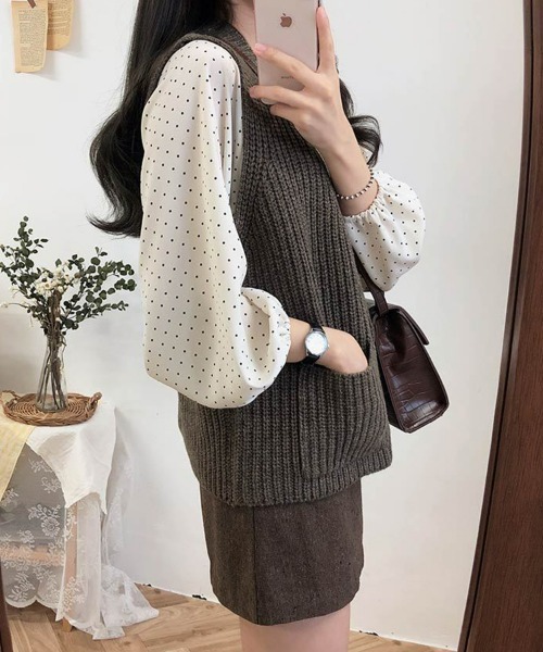 SEU（エスイーユー）の「ドット柄ノーカラー七分袖ブラウス サマーシャツ オフィスでもオシャレを楽しめる オフィスカジュアル きれいめカジュアル（シャツ/ブラウス・レディース・ベージュ/ブラック・フリー）」の7枚目の写真