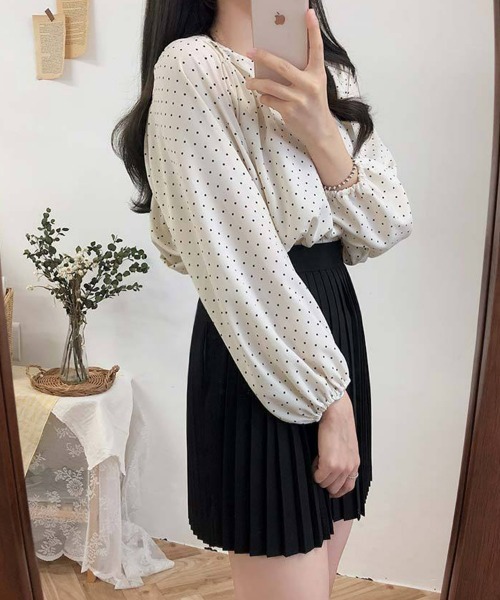 SEU（エスイーユー）の「ドット柄ノーカラー七分袖ブラウス サマーシャツ オフィスでもオシャレを楽しめる オフィスカジュアル きれいめカジュアル（シャツ/ブラウス・レディース・ベージュ/ブラック・フリー）」の9枚目の写真