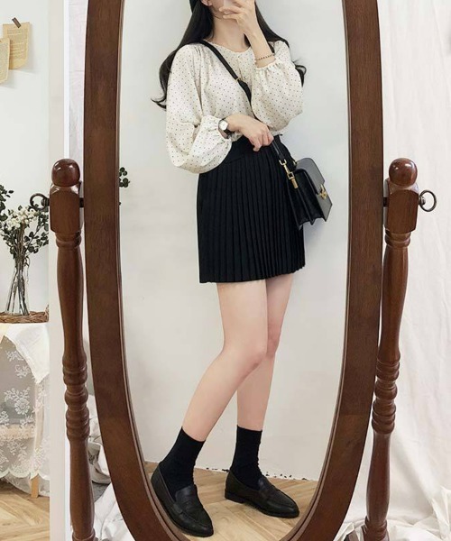 SEU（エスイーユー）の「ドット柄ノーカラー七分袖ブラウス サマーシャツ オフィスでもオシャレを楽しめる オフィスカジュアル きれいめカジュアル（シャツ/ブラウス・レディース・ベージュ/ブラック・フリー）」の3枚目の写真