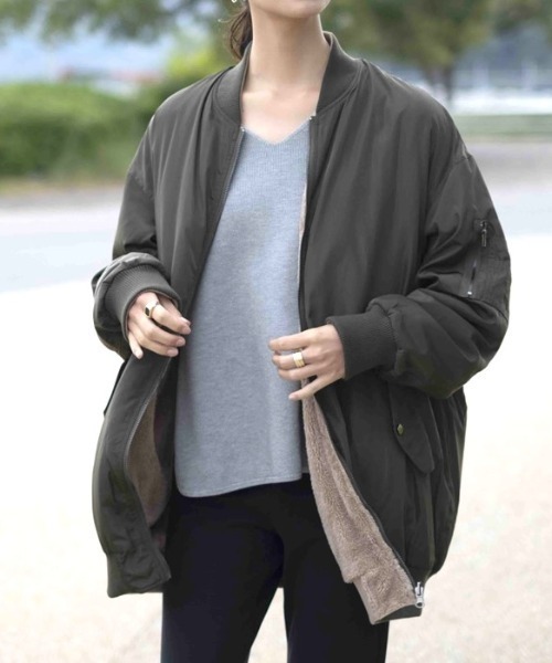 aquagarage（アクアガレージ）の「リバーシブルMA-1裏ボアブルゾン（その他アウター・レディース・カーキ/ブラック/モカ・M）」の8枚目の写真