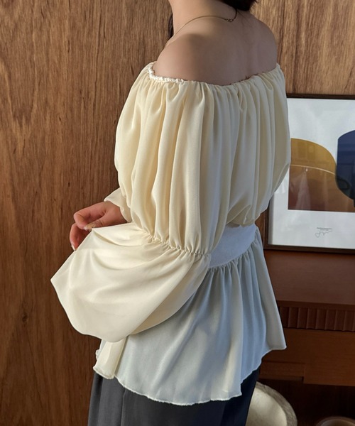 efill(エフィル)の「オフショル ボリューム シアー カジュアル ブラウス(シャツ/ブラウス・レディース・アイボリー/ラベンダー・FREE)」の10枚目の写真