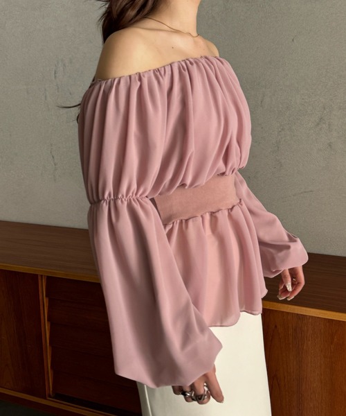 efill(エフィル)の「オフショル ボリューム シアー カジュアル ブラウス(シャツ/ブラウス・レディース・アイボリー/ラベンダー・FREE)」の3枚目の写真